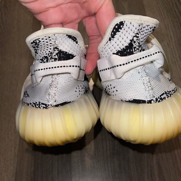 Yeezy Boost 350 Zebra - Picture 2 of 5